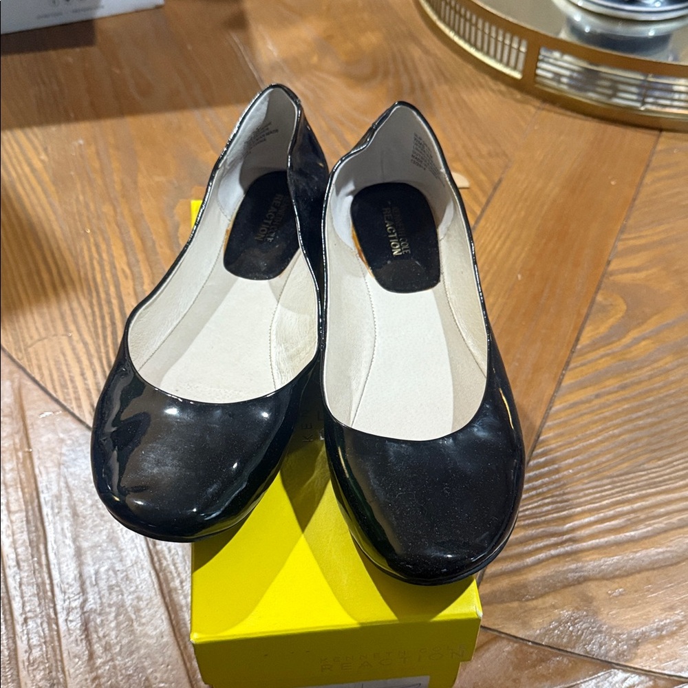 Kenneth Cole Reaction Shiny Black Flats